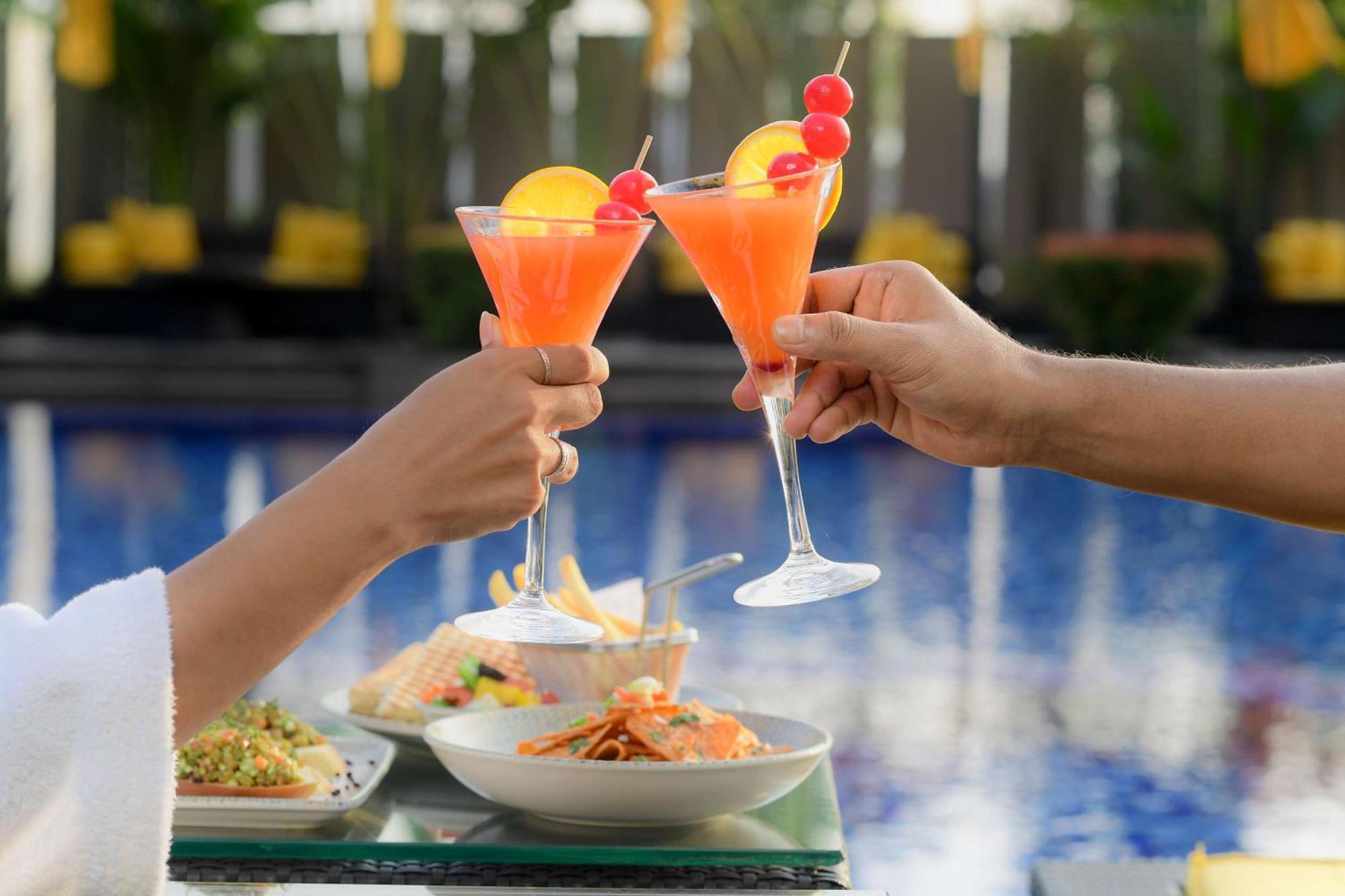 Radisson Blu Hotel Guwahati Ngoại thất bức ảnh A couple toasting with cocktails