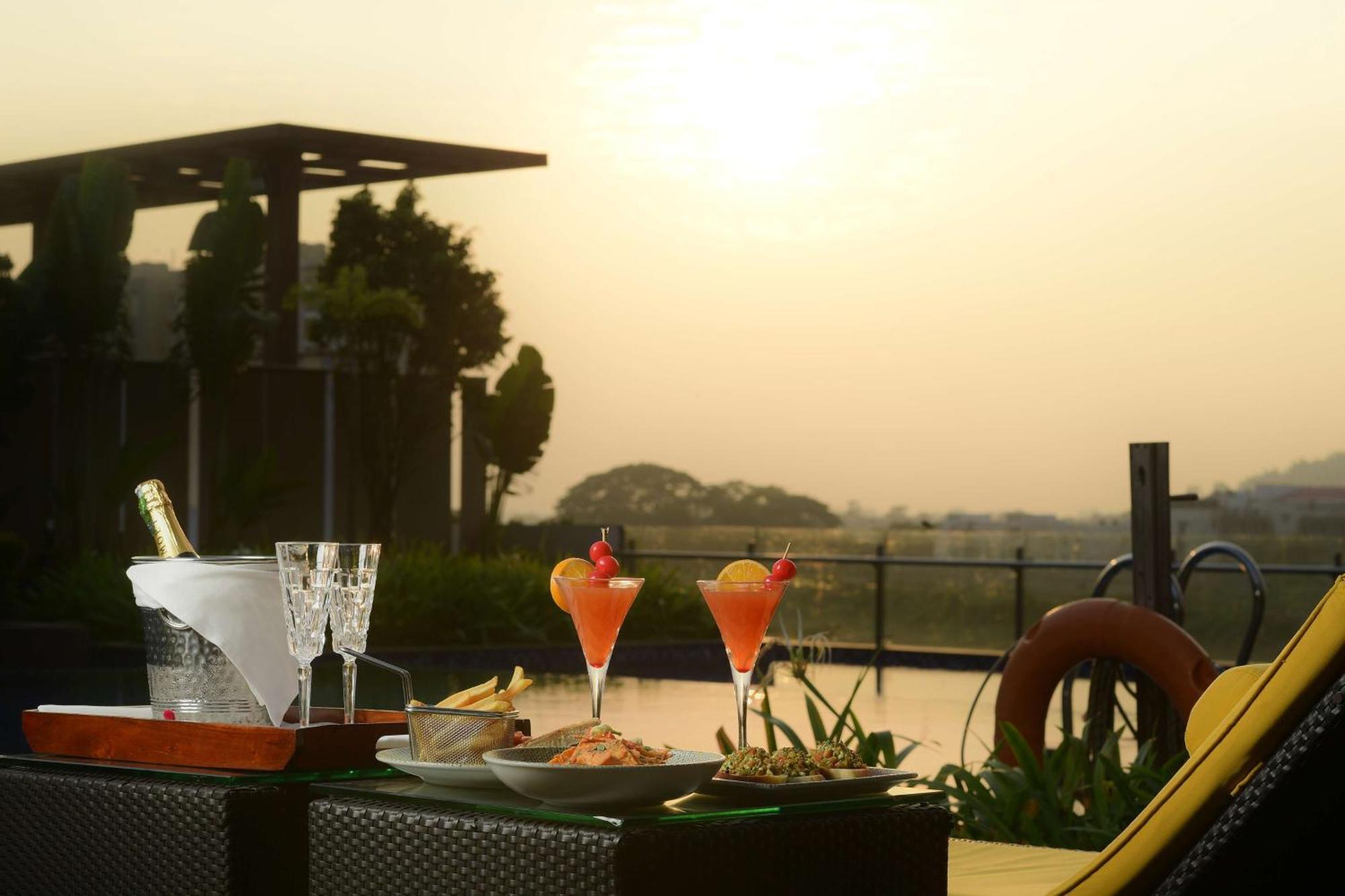 Radisson Blu Hotel Guwahati Ngoại thất bức ảnh